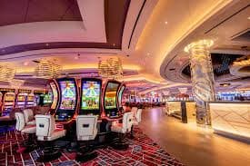 Antarmuka permainan live casino dengan informasi taruhan dan dealer profesional