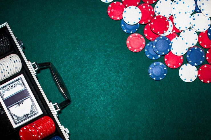Simbol gembok keamanan siber digital dan privasi data pengguna
